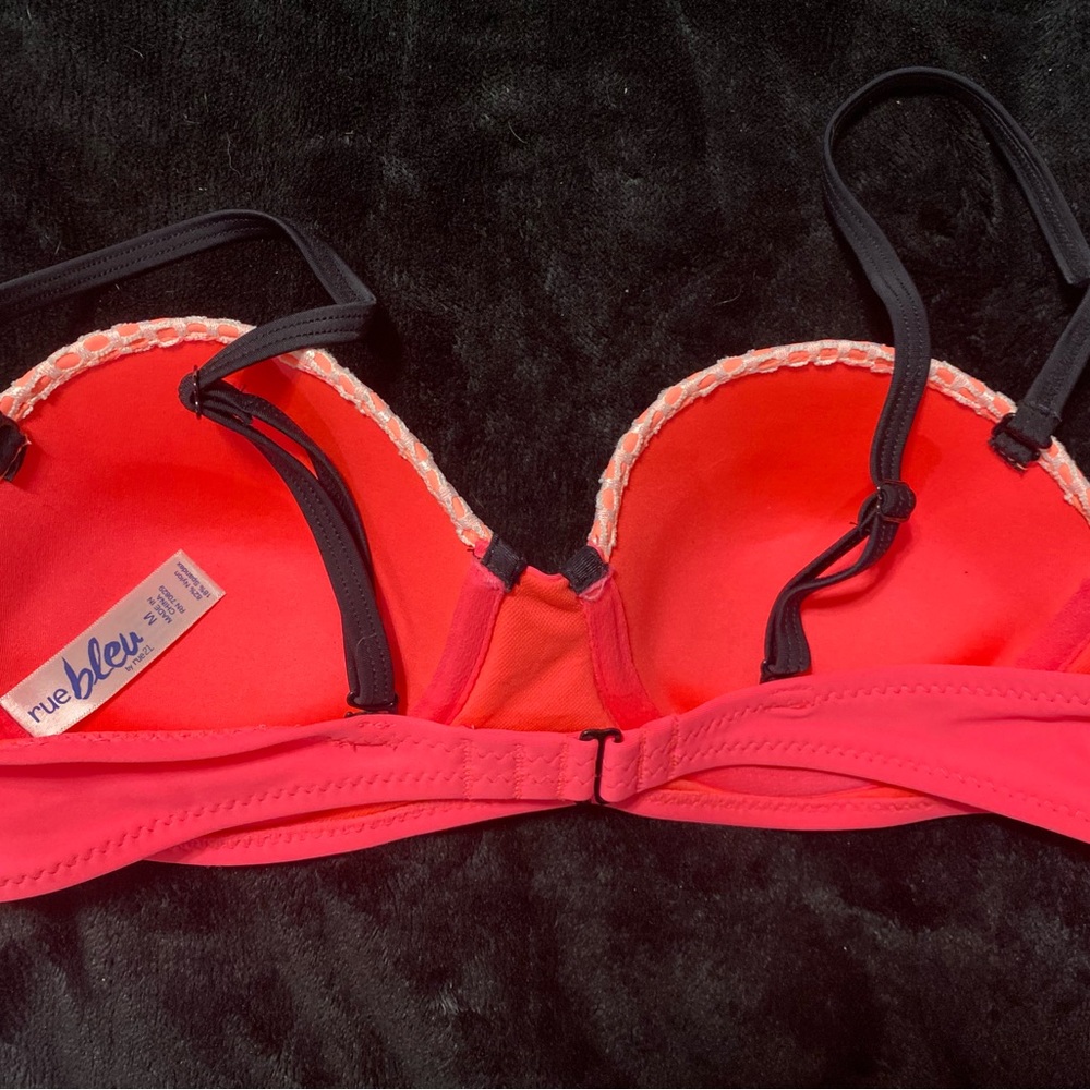 New without tags bikini top - Picture 2 of 2